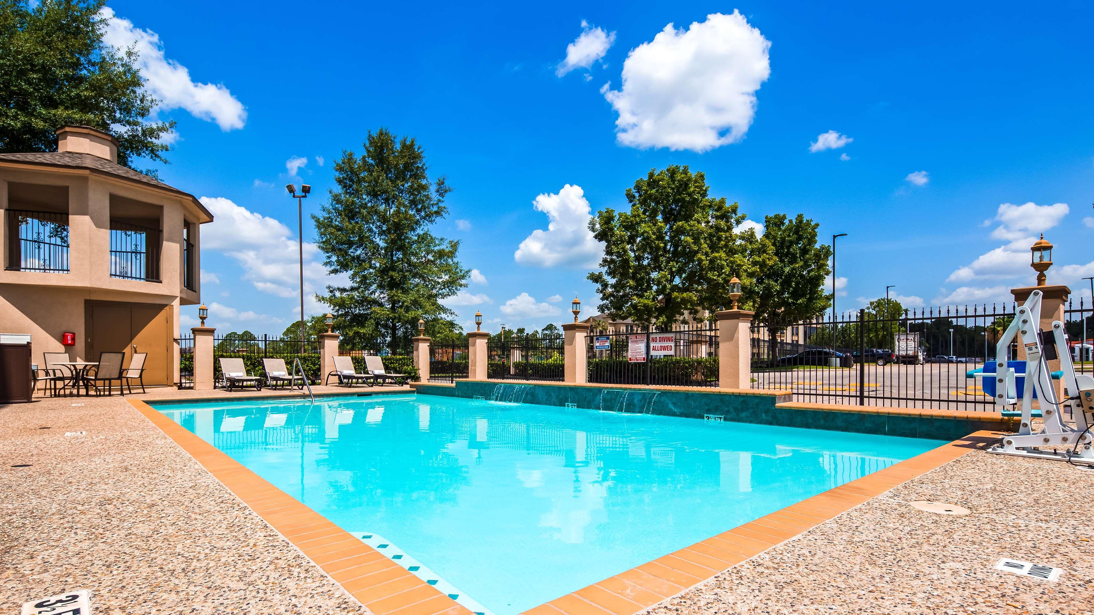 Best Western Plus North Houston Inn & Suites Exterior photo